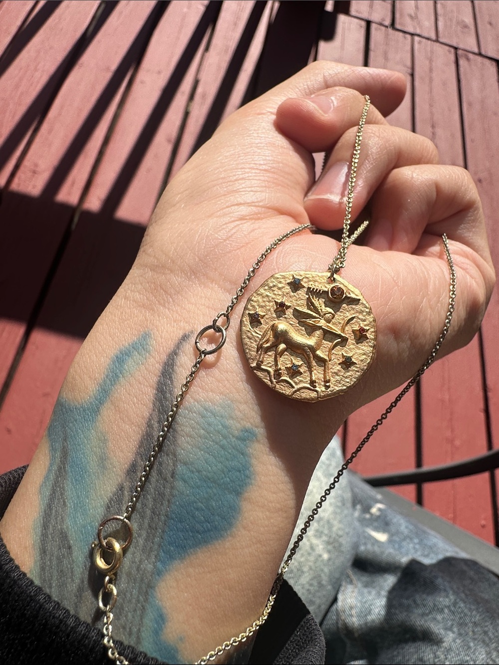 Gold Medallion Pendant Necklace - Elegant Women's Jewelry